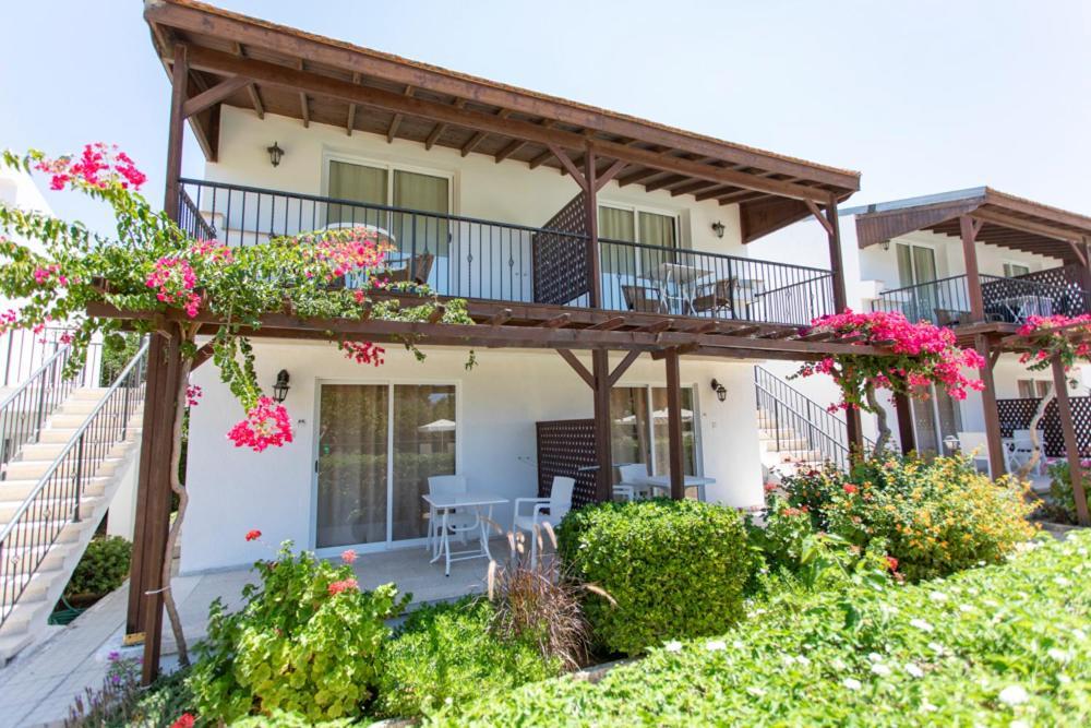 Citrus Tree Gardens Hotel Karavas  Exterior foto
